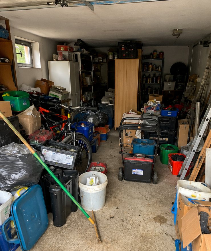 Garage vor der Entrümpelung